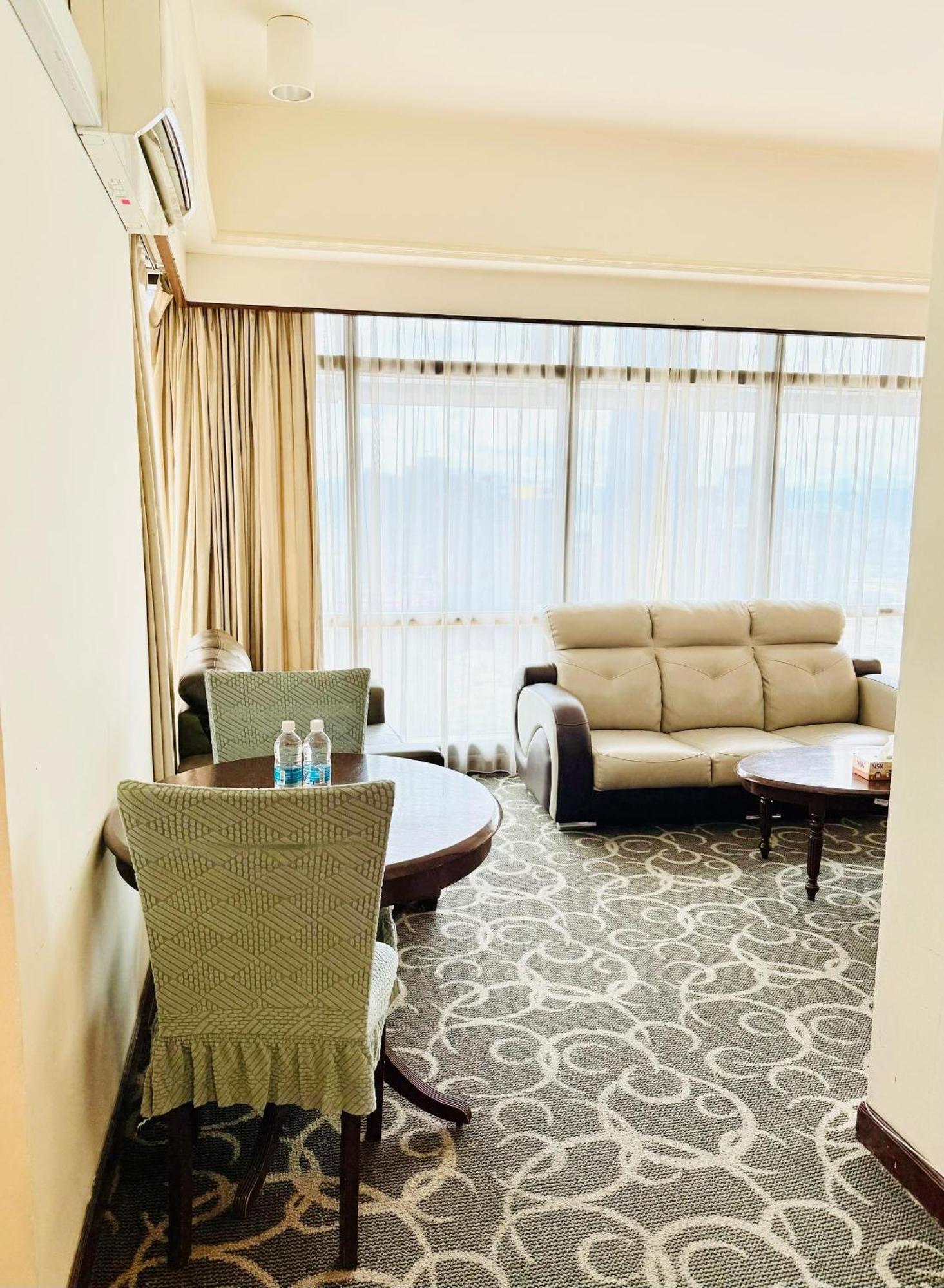 Times Square Residential Service Apartment *
