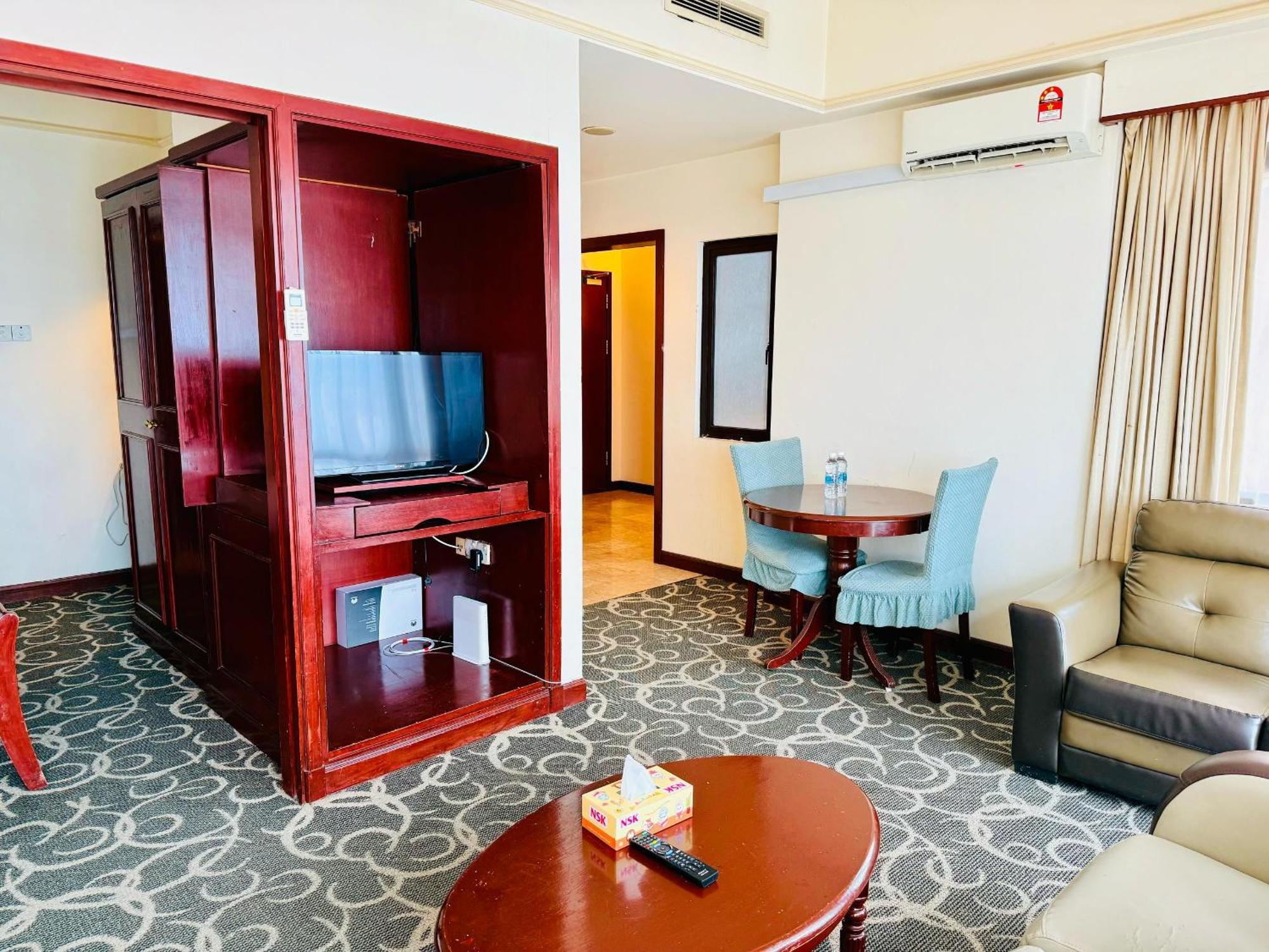 Times Square Residential Service Apartment *